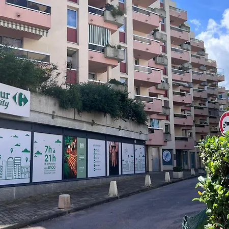 Avec Alcove Et Terrasse Au Calme A Deux Pas De La - Fr-1-196-355 *