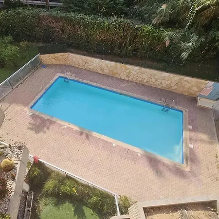 Avec Alcove Et Terrasse Au Calme A Deux Pas De La - Fr-1-196-355 *