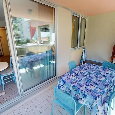 Avec Terrasse, Piscine, Proche Plages Et Commodites - Fr-1-196-355 *